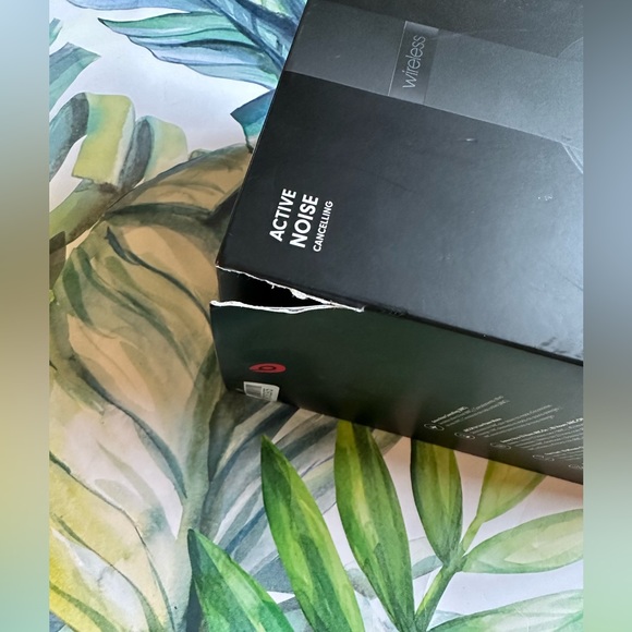 Beats Studio 3 wireless headphone - Matte Black NWT - Picture 10 of 13